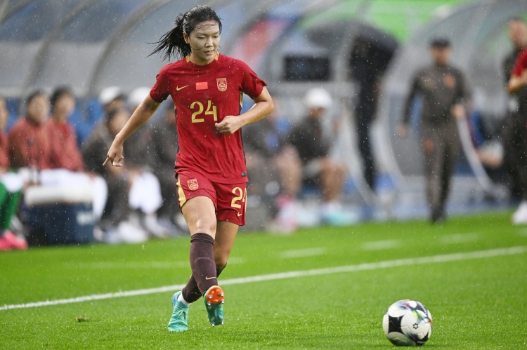辽宁19岁后腰王爱芳：望女超&全运会双丰收 想助中国女足早日崛起