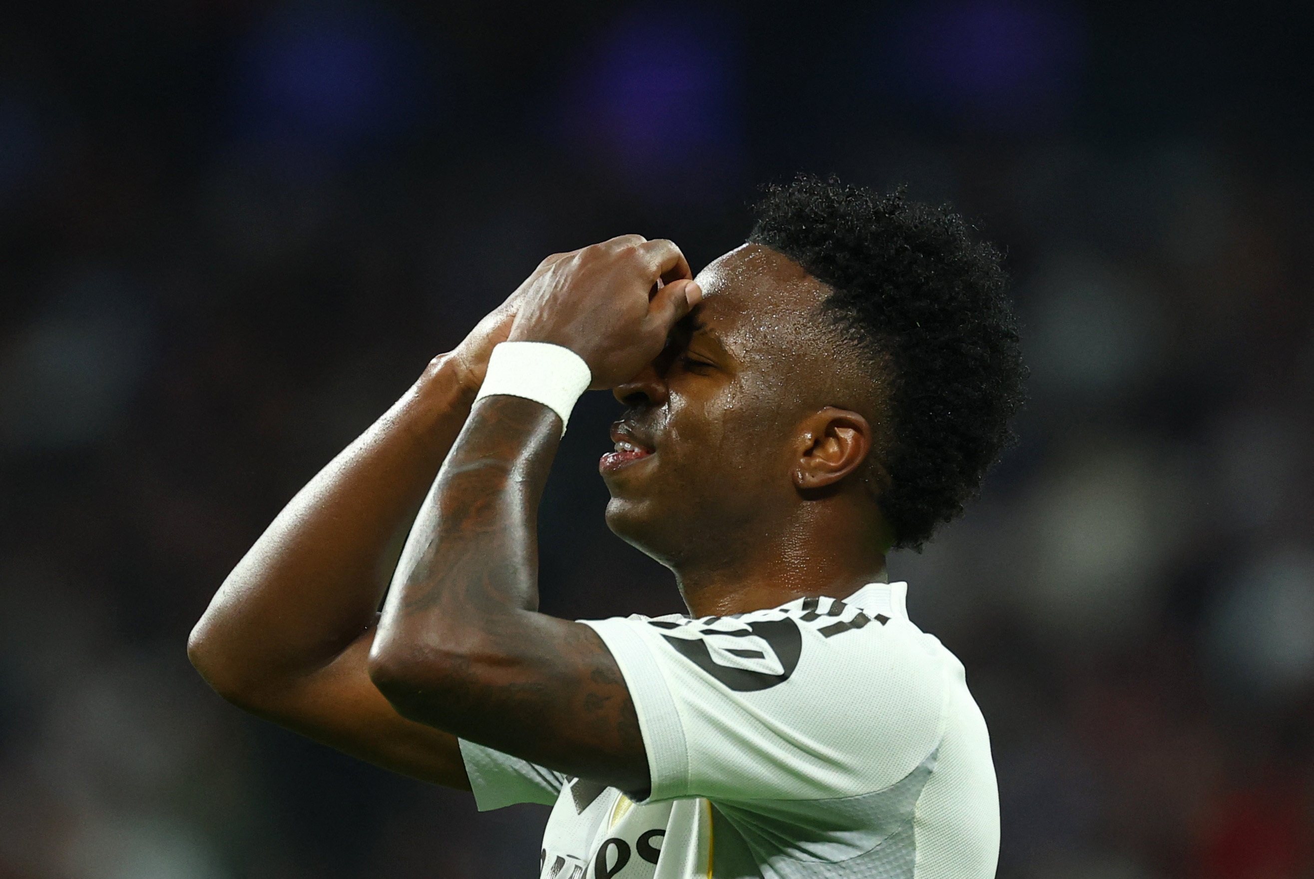 世体：瓦伦西亚正就维尼修斯纪录片争议进行庭外和解